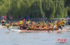 济南国际泉水节龙舟赛开赛